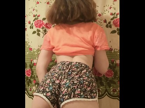 ❤️ Sexet ung babe laver en striptease ved at filme sine shorts på kamera Porn video at da.sexarxiv.ru ️❤